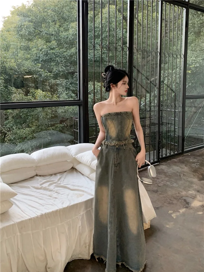

2024 Autumn New Women Two Piece Skirt Sets Retro Denim Chest Wrapping Tops + High Waist A Line Long Skirt Sexy Mature Sets