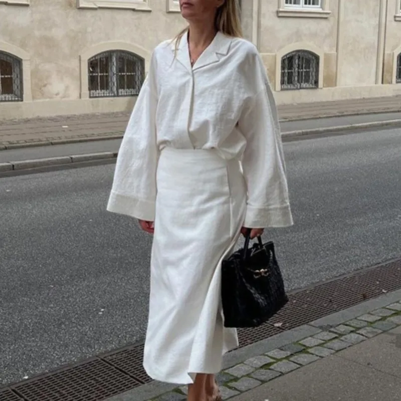 

2026 Уличная мода Свободный белый женский комплект из двух предметов Элегантная блузка с длинным рукавом и юбкой до щиколотки с высокой талией Женский комплект