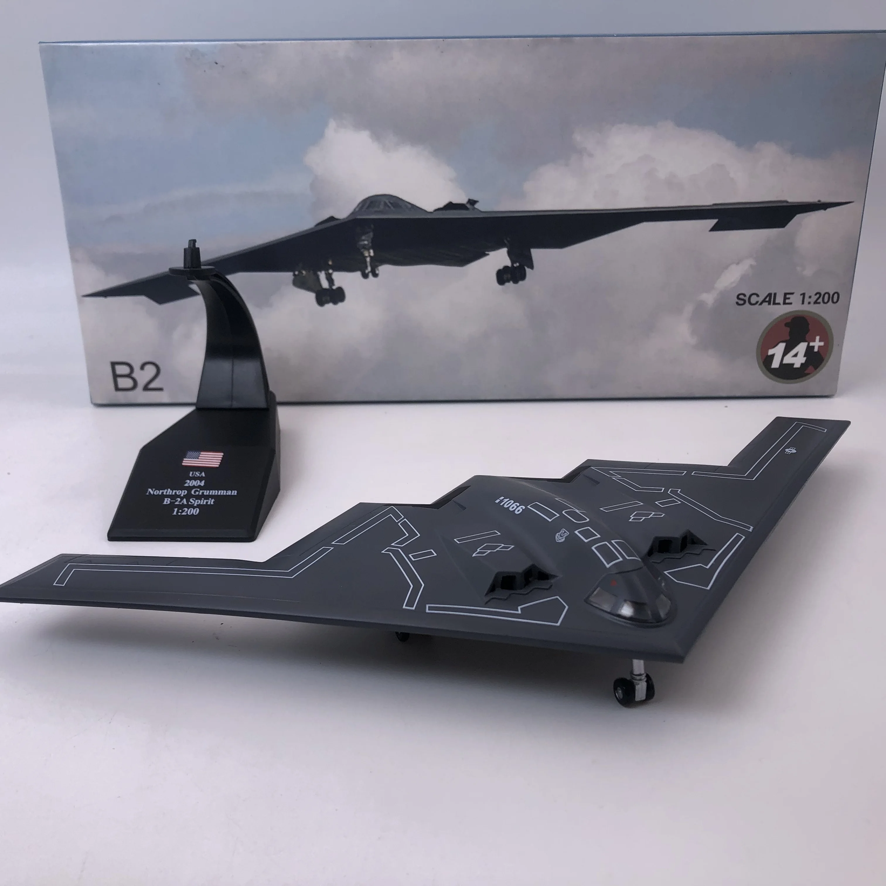 WLTK USAF B-2A America Spirit Stealth Bomber 1/200 Diecast Aircraft Jet Model