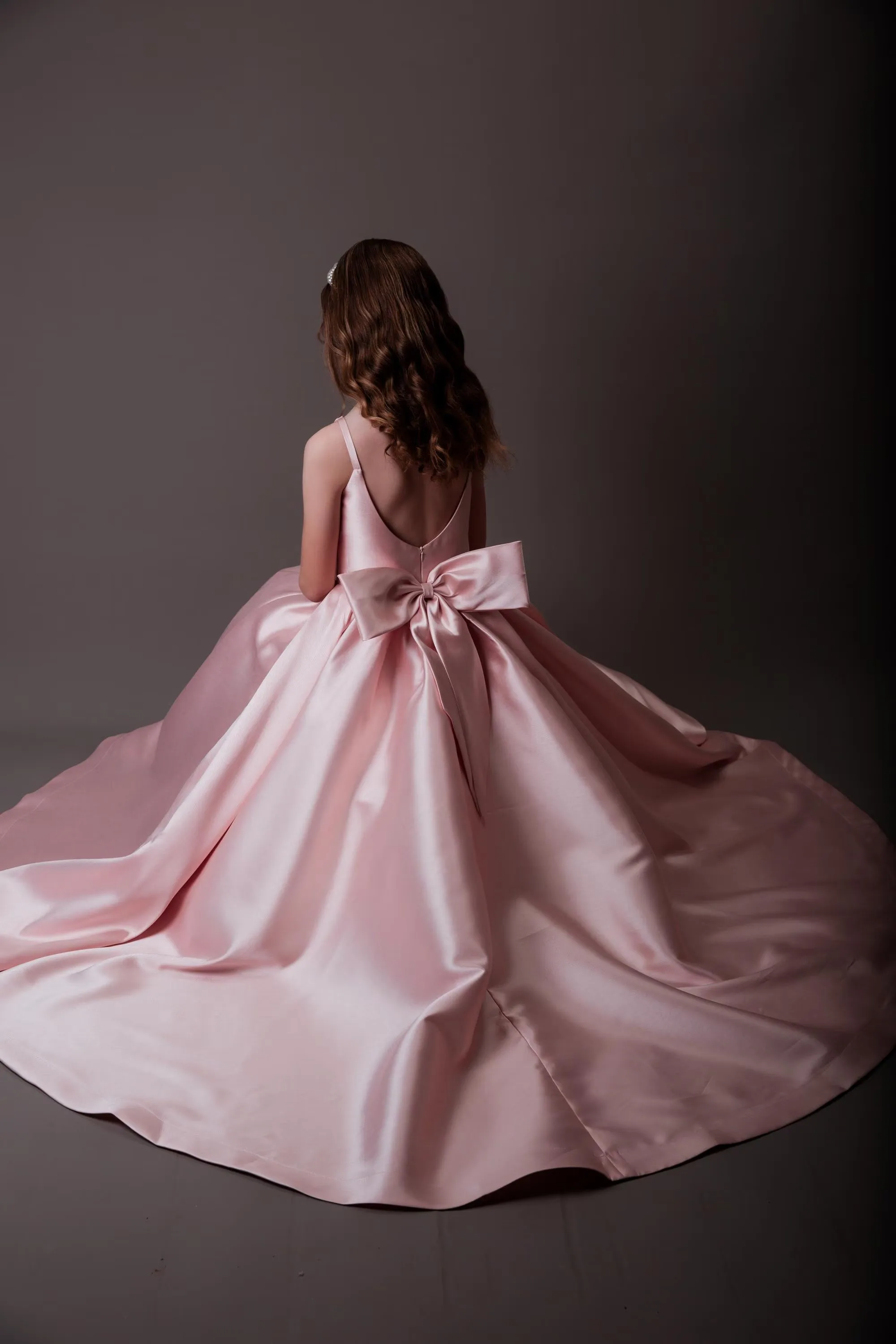Kids First Communion Dress Luxurious Pink Satin Flower Girl Dress Sleeveless Bow A-Line Trailing Dress Wedding Formal Occasion
