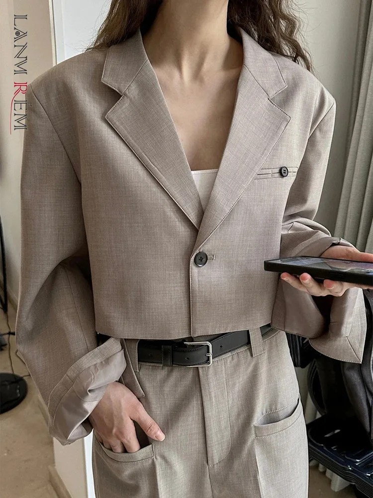 [LANMREM] High Waist Short Blazers For Women Solid Single Button Office Lady Fit Jackets Female Coats 2024 Autumn New 26D8622