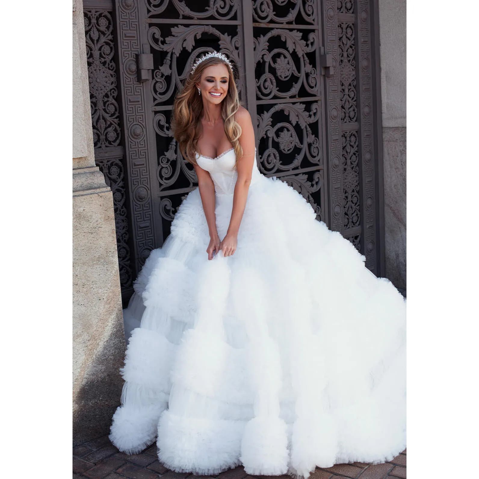 

Extra Puffy Sweetheart Wedding Dresses Strapless Sleeveless Bridal Gowns Custom Made Tiered Ruffles Princess Vestido de novia