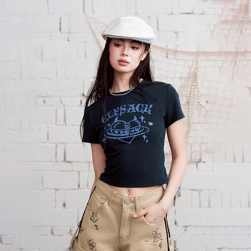 ELFSACK Devil Heart Print Fitted Baby Tee, Round Neck Cropped T-Shirt in 2 Colors