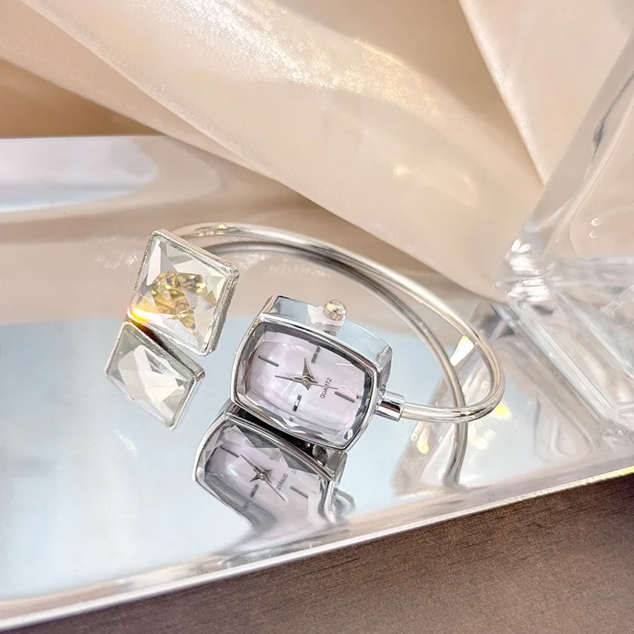 1 large diamond European and American exquisite bracelet, small sugar cube, high-end feeling, niche quartz women's watch
