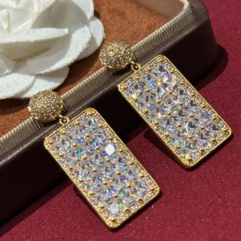 

Новые элегантные длинные серьги с цирконами и бахромой в стиле легкой роскоши