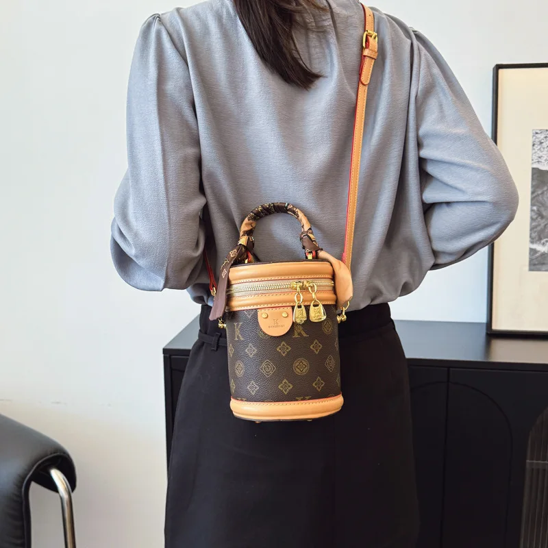 

Lucky Bucket Bag 2025 года, роскошная женская сумка через плечо, винтажная сумка через плечо, модная сумка «день-ночь», текстурированная сумка на ремне ​