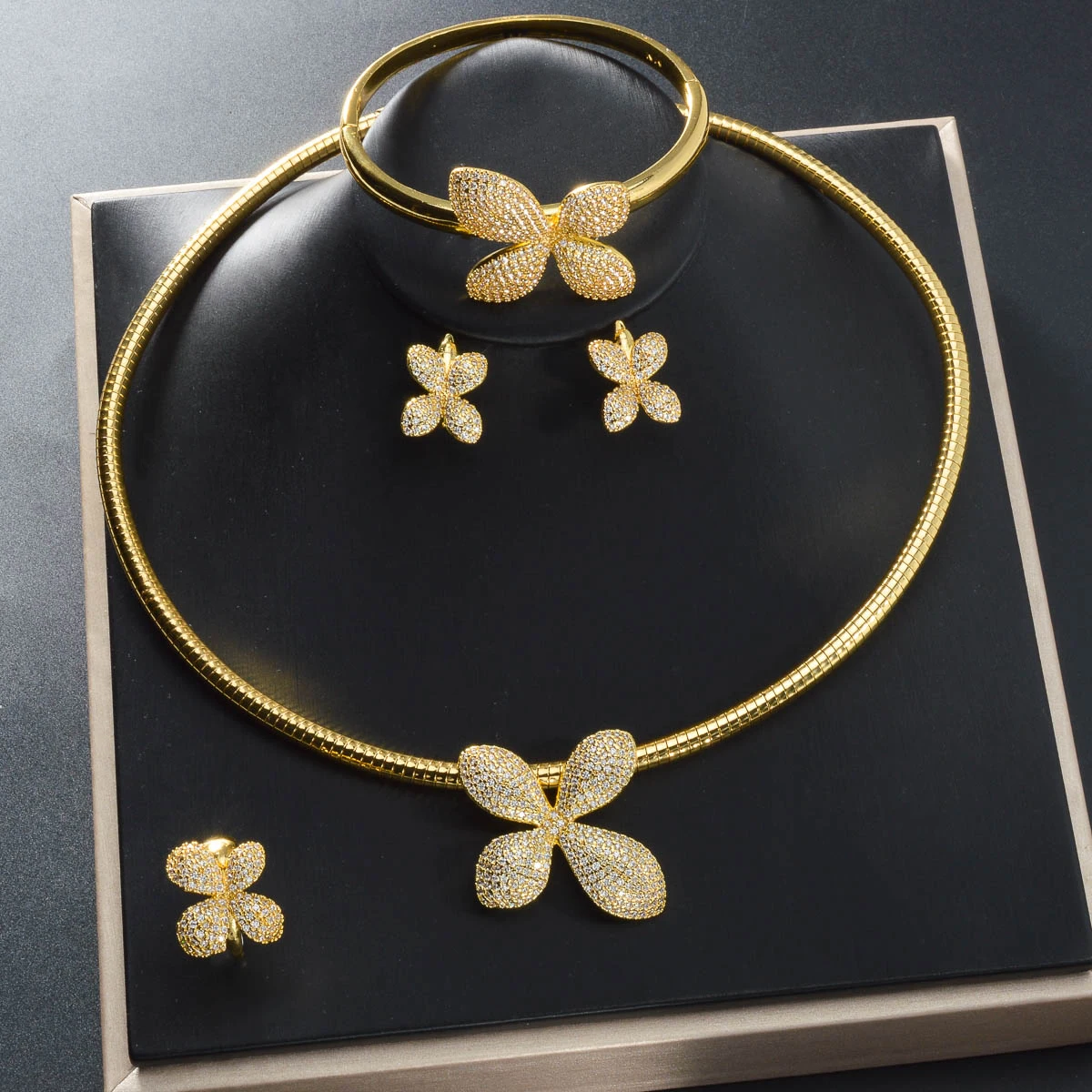 Gold Plated Full Diamond Four Leaf Flower Necklace Earrings Bracelet Ring 4Pcs Set Snake Chain Luxury Suite Banquet Wedding Gift