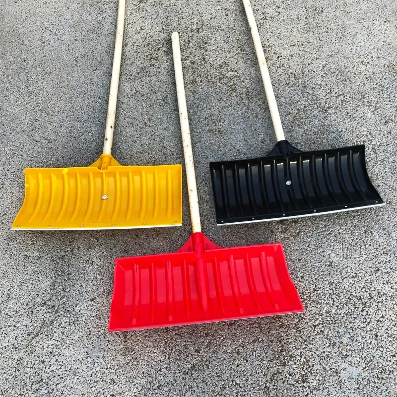 Outdoor Wide Snow Shovel, Portable Snow Shovel with Metal Blade Suitable and Large Capacity for Snow Removal 