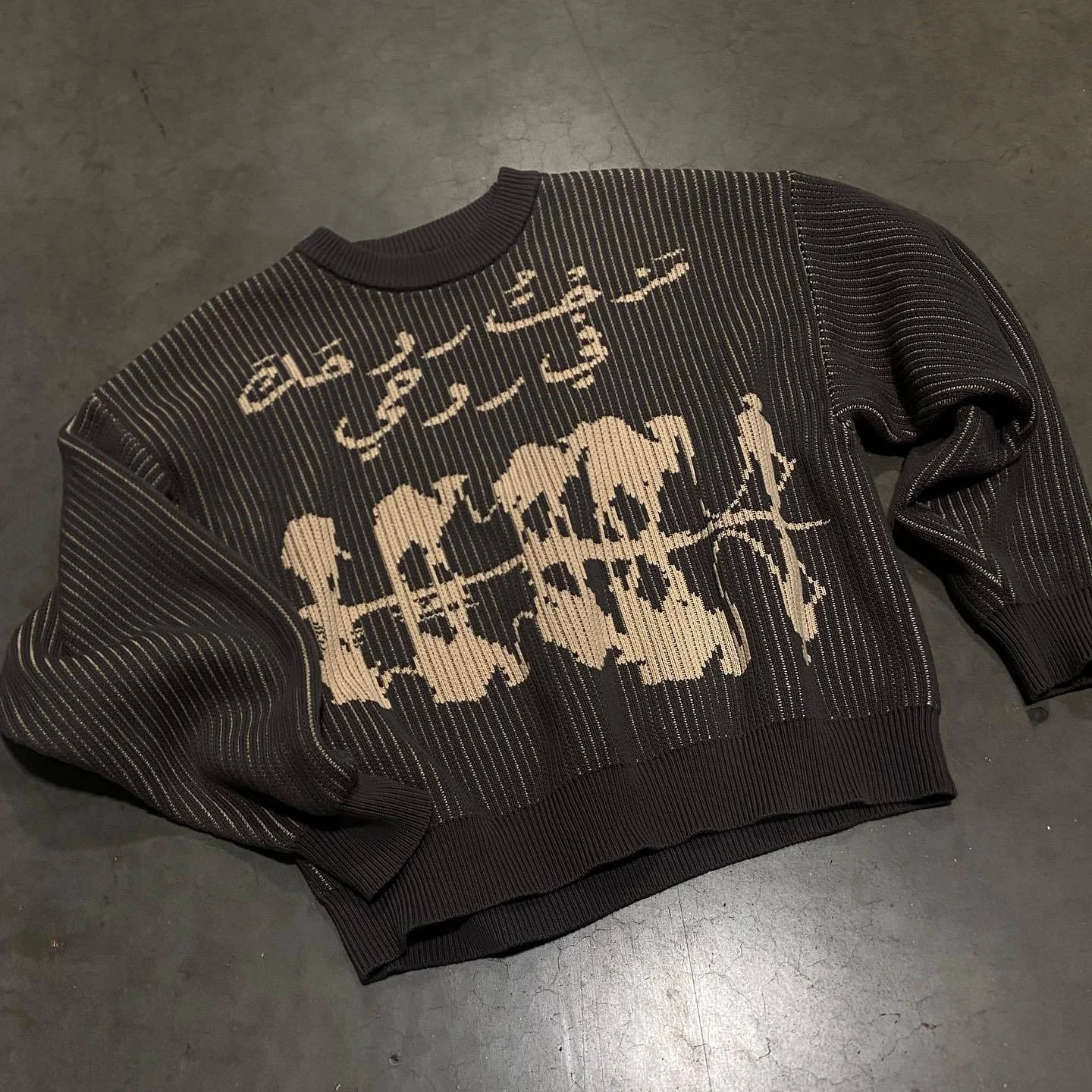 Unisex Fashion Casual Pullover round Neck Sweater American Retro Style Jacquard Vertical Grain Design for Autumn Winter