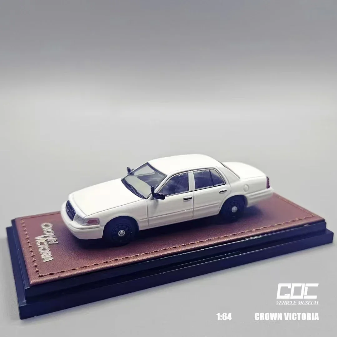 1:64  GOC Crown Victoria Police White Diecast Diorama Car Model Toys