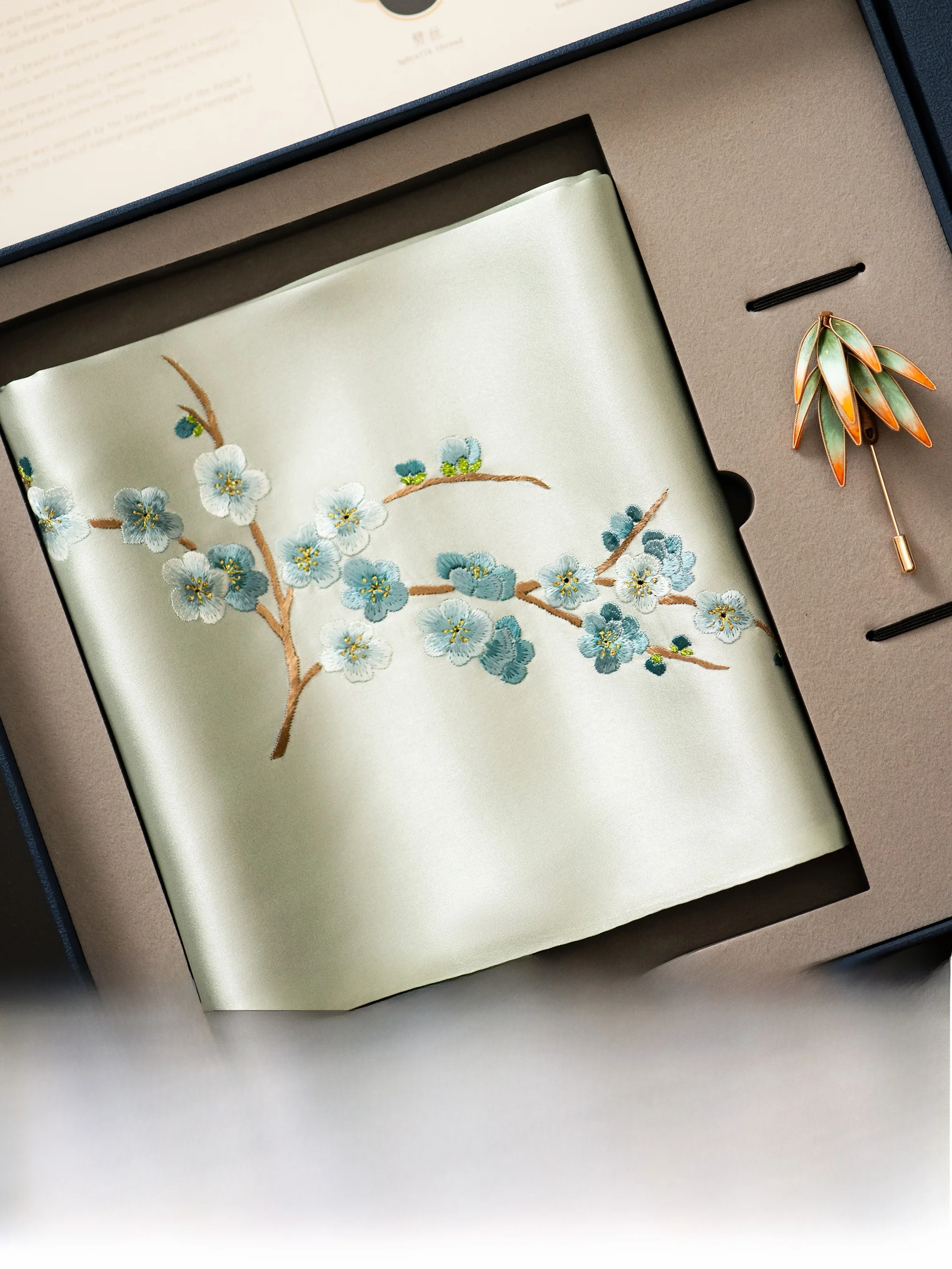 

Silk Scarf Women's Velvet Flower Brooch Gift Box Business Souvenir Silk Scarf Mom Chinese Style Fashion Accessory