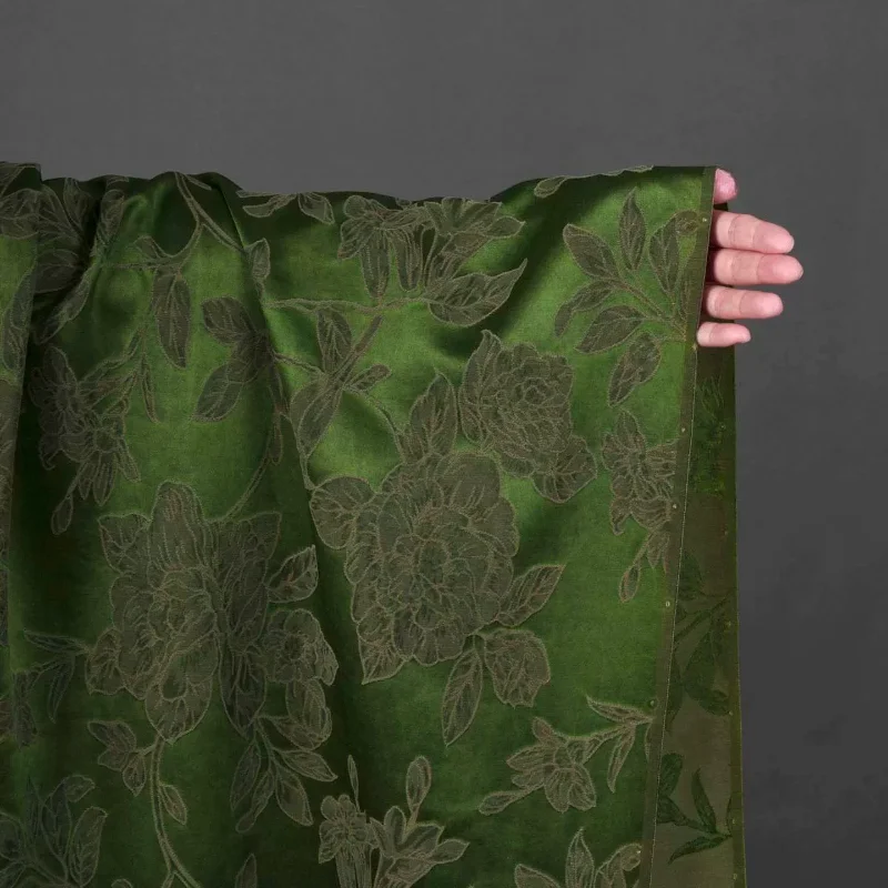 オリーブグリーンの牡丹とベゴニア柄ジャカードサテン生地、中国 - Is Sewing A Textile Craft のレビューと価格