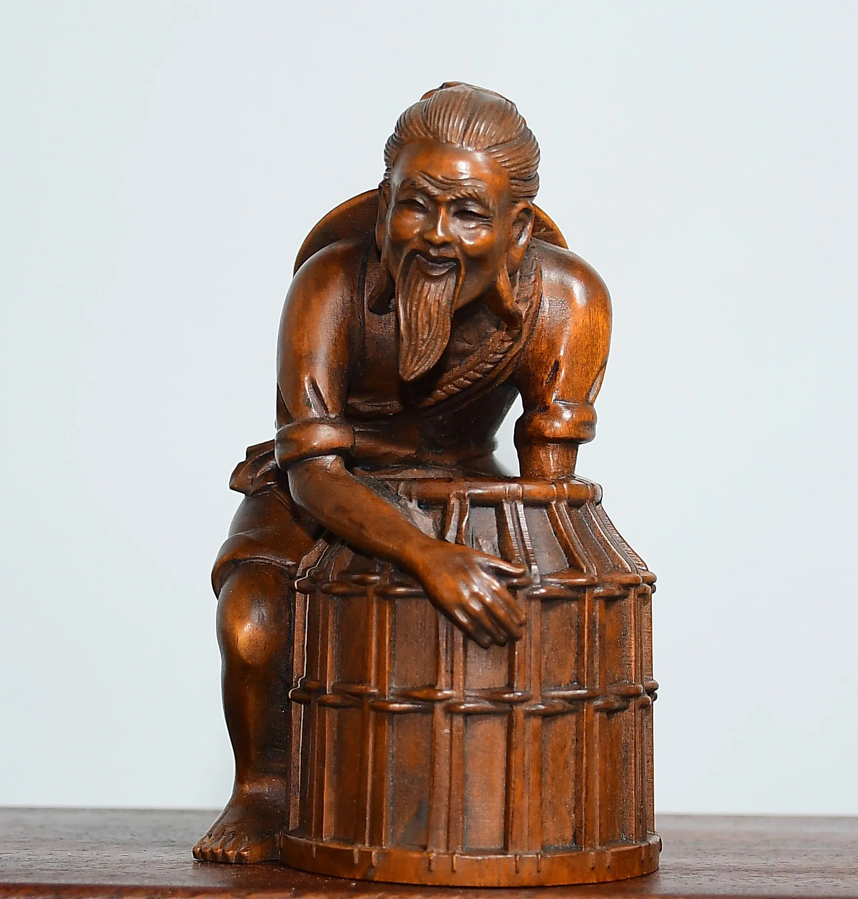 Old Boxwood Fisherman statue Moving a fish bucket May there be surpluses every year Wenfang screen Amass wealth Ornaments
