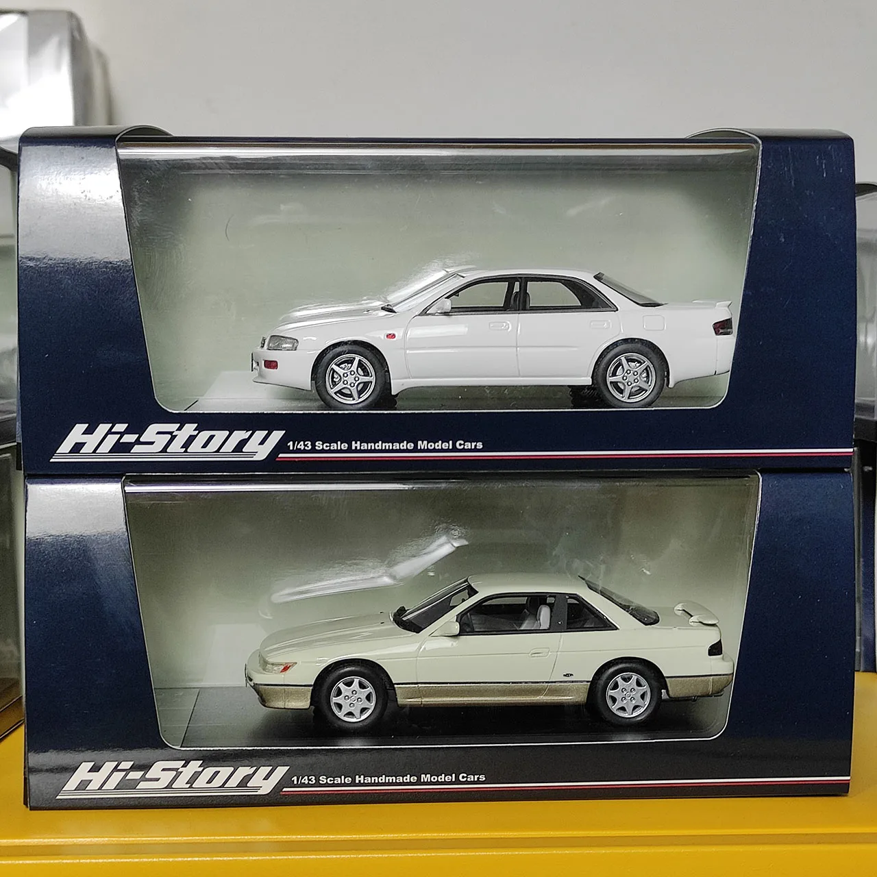 

Hi-Story 1:43 Scale Two-color Resin Car Model Collectible Toy Gift Souvenir Display Ornament