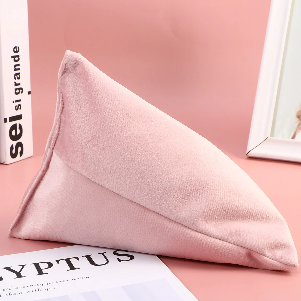 Phone Tablet Multi-angle Triangular Support Pillow Pillow Reading Stand for Home Dorm Daily Use ( Pillow)