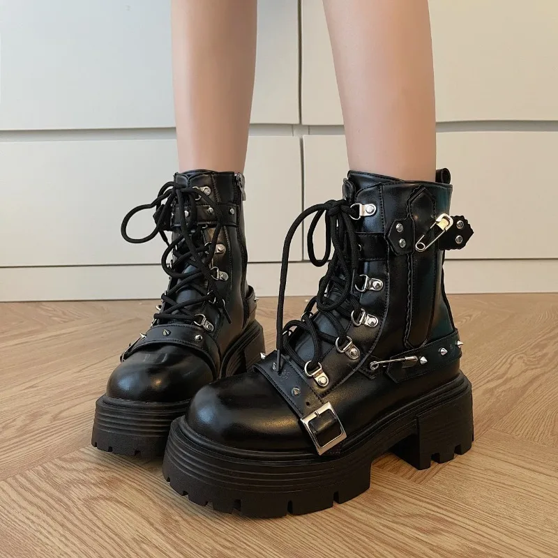 

2025 New Women's Rivet Chain Design Short Boots Gothic Shoes Street Fashion Lady Rock Boots Metal Decor Punk Style Women Shoes