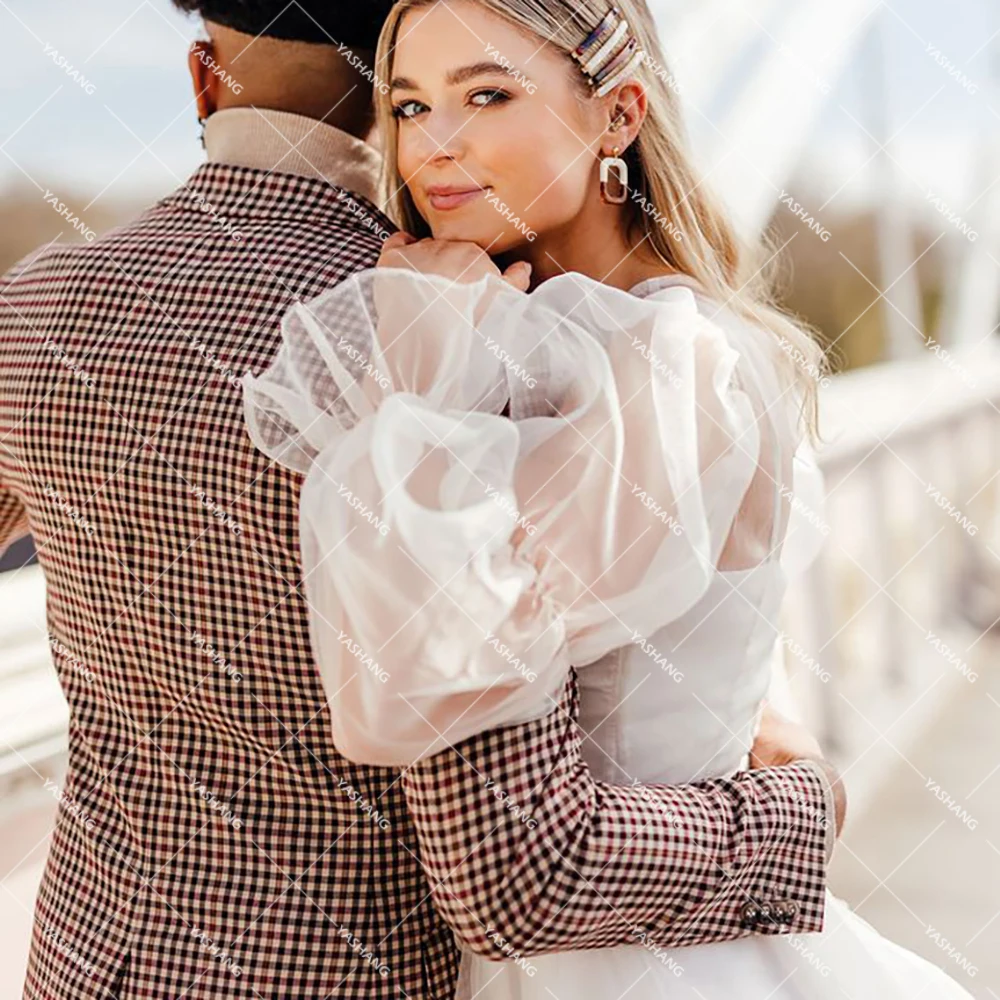 Mini longitud de organza con volantes vestidos de novia mangas largas abullonadas marfil de talla grande personalizado por encima de la rodilla vestido de novia suave con cuello redondo