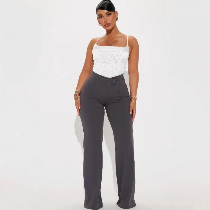 Asymmetrische, schmal geschnittene Schlaghose mit einem Knopf und hoher Taille für Damen – Frühling/Sommer Freizeithose