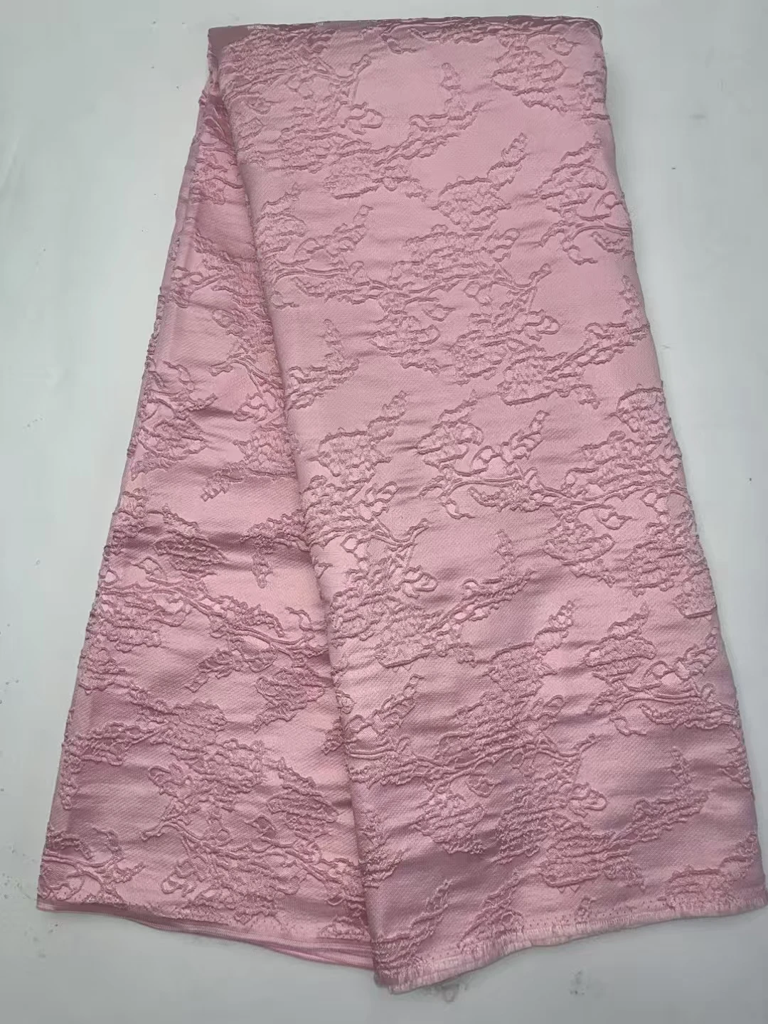 

Новейшая розовая жаккардовая парчовая французская кружевная ткань 2025, высококачественная дамасская африканская парча, кружевная ткань для женского платья KJK25131