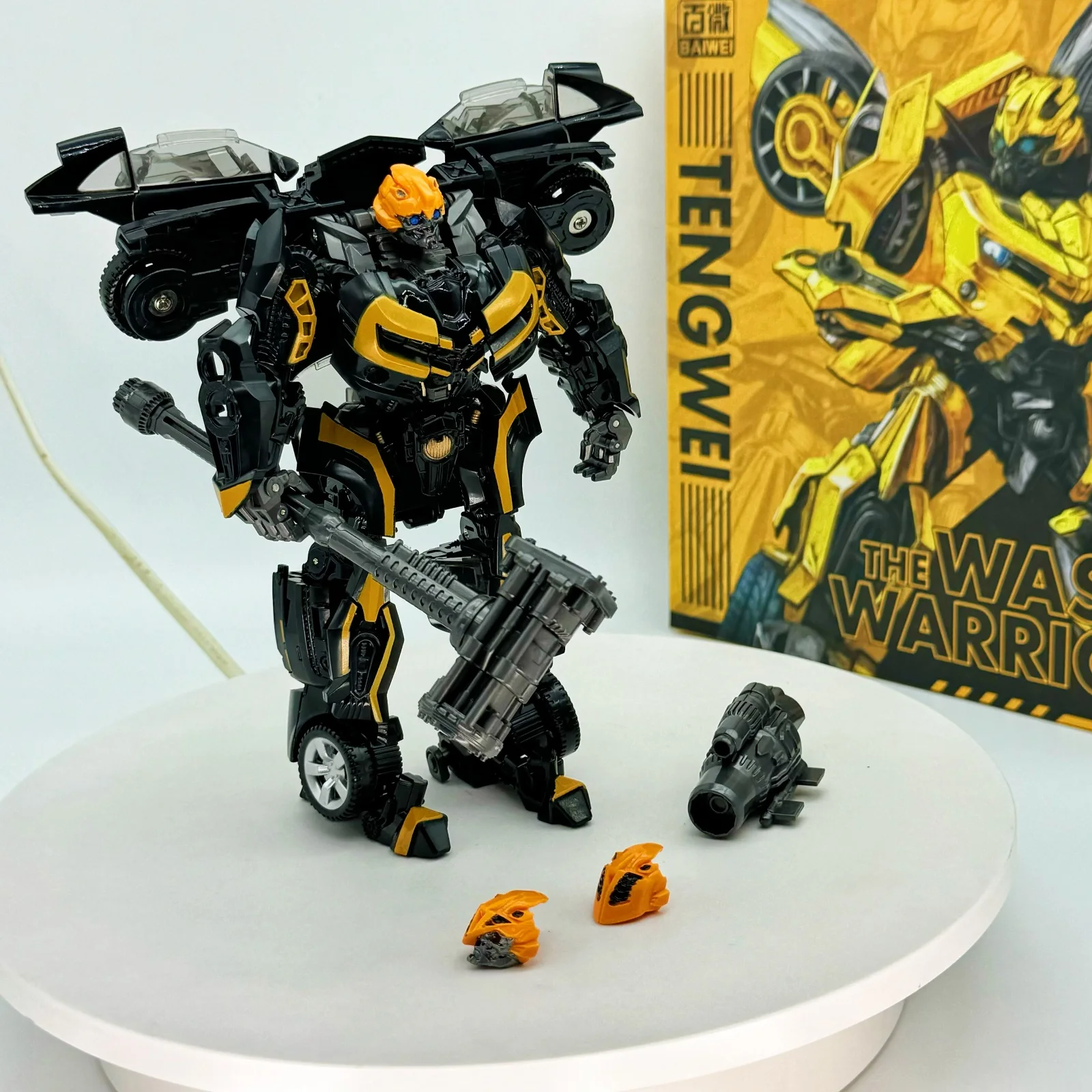 

BAIWEI TW1025B TW-1025B Wasp Warrior Transformation Movie Series KO SS49 Action Figure Deformation Toys