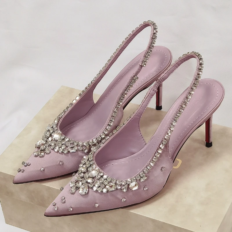 

Роскошные женские свадебные туфли со стразами, пикантные атласные туфли-лодочки с острым носком, босоножки на каблуке с ремешком сзади и кристаллами, элегантные туфли для невесты