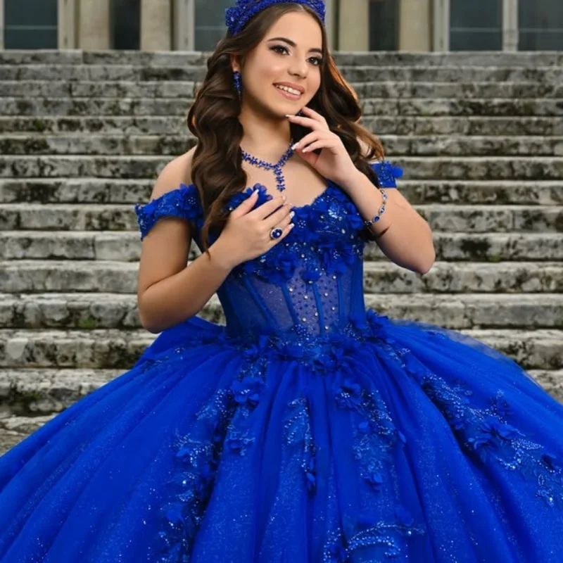 ชุดเดรสงาน Quinceanera สีน้ำเงินรอยัลเงางาม ประดับคริสตัลวิบวับ ลายดอกไม้ 3 มิติ พร้อมหางยาวและโบว์หลายชั้น ชุดเดรสสำหรับงาน Quinceanera อายุ 15 ปี ﻿ ปรับแต่ง