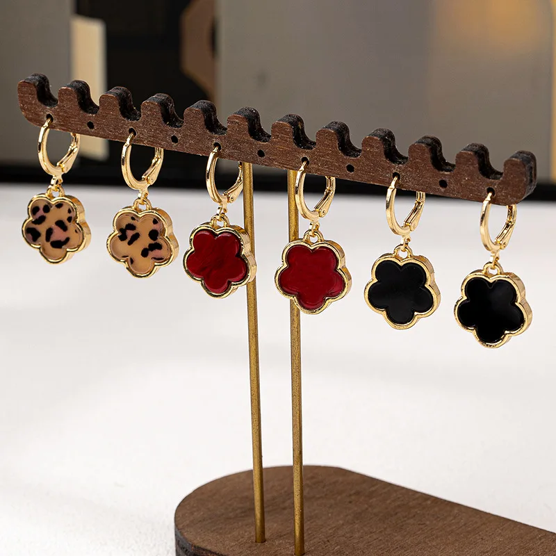 Three Pairs Fashion Simple Unique Metal Delicacy Leopard Print Colorful Five Leaf Flower Earrings Jewerly Set Daily Wear Gifts