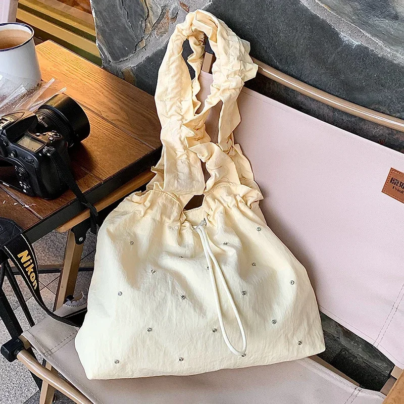 Borse a tracolla per giovani in Nylon solido con coulisse nuove borse da donna di grande capacità in vendita 2024 borse versatili Casual di alta
