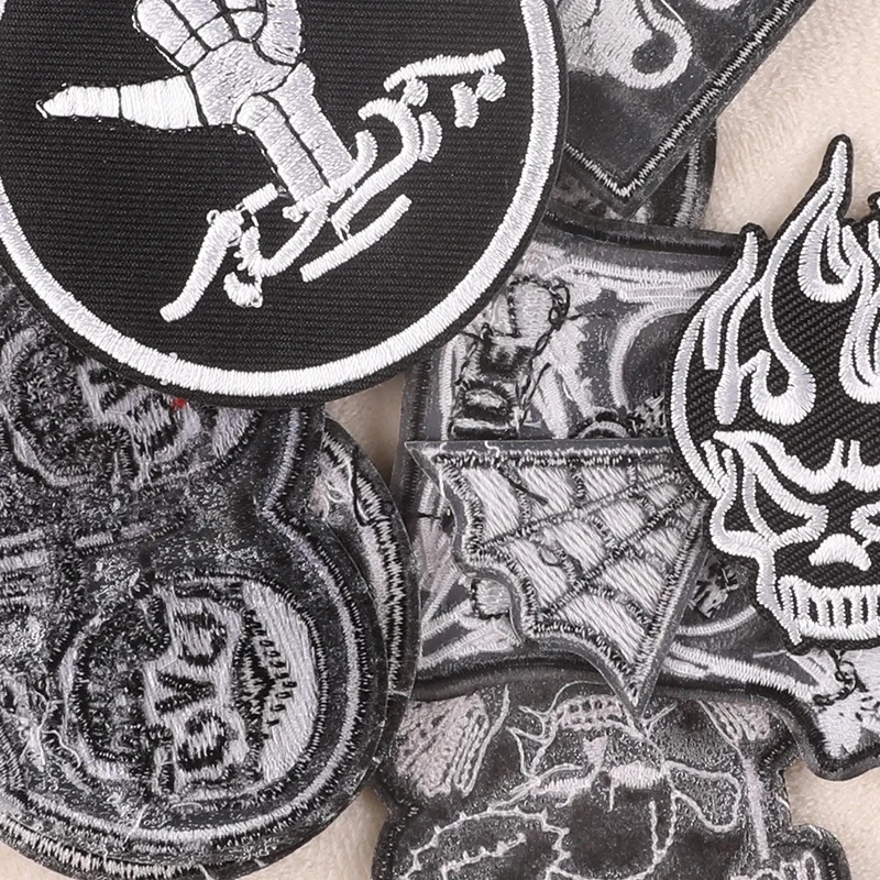 Black White Skull Iron On Patches Rock For Clothes Embroidered Mochila Hat Sew Parches Punk Fabric Diy Naszywki Jacket Sticker