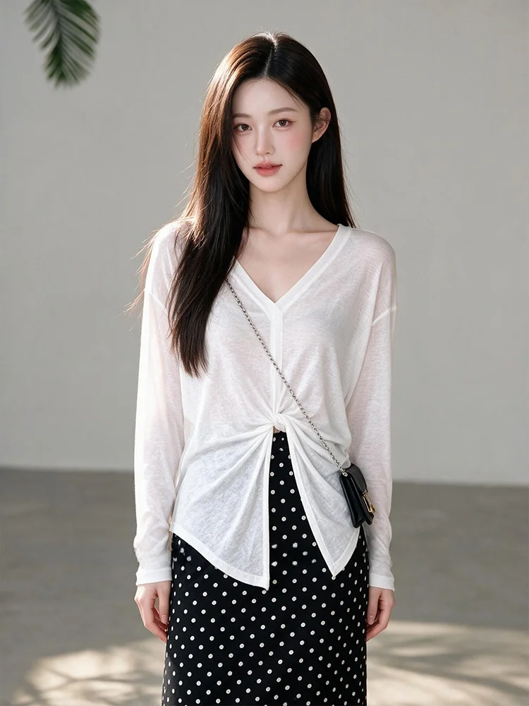 Early Autumn Simple White Long Sleeve T-Shirt Women's Loose Casual V-Neck Design Sense Match All Loose Split Design Cotton Po...