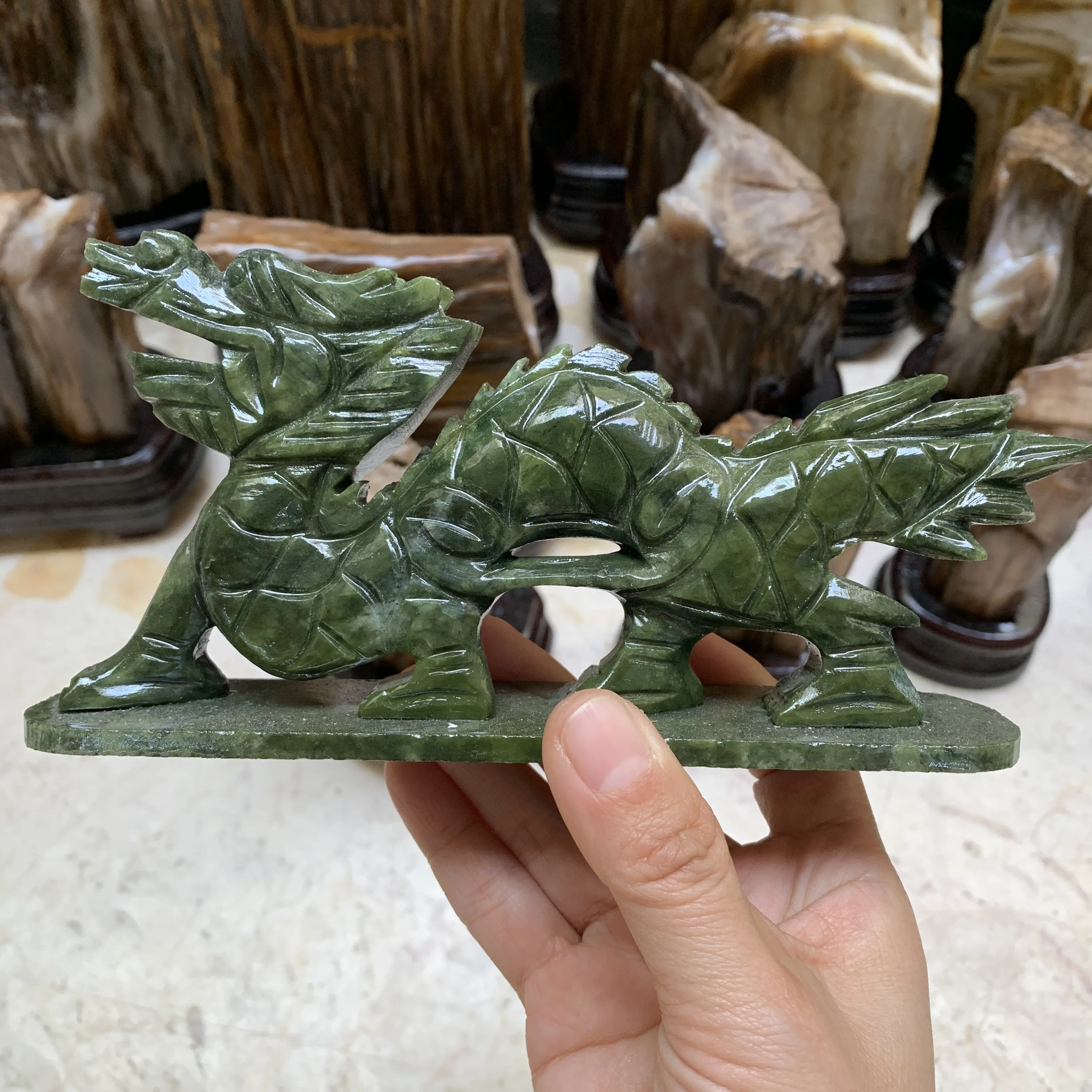 Wholesale Natural Green Jade Dragon carvings Rock crystal Loong Figurine for Desktop decoration
