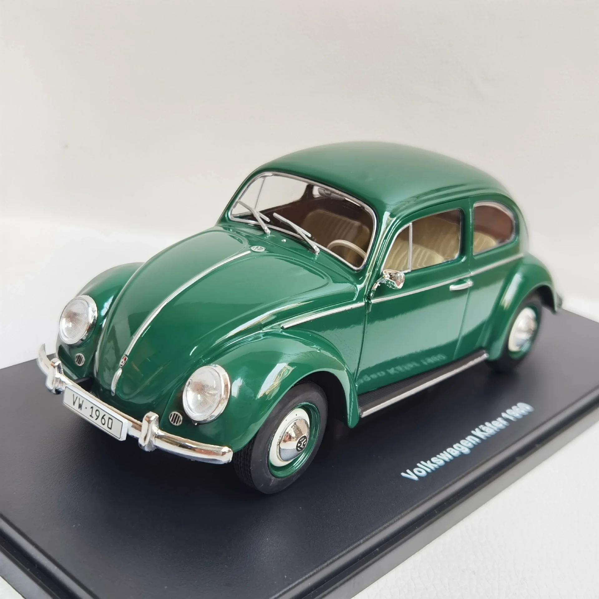 

Diecast ALTAYA 1/24 Scale VW KAFER 1960 Alloy Car Model Collectible Toy Gift Souvenir Display Ornament
