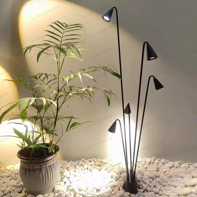 

Golden Decorative Solar Garden Light， Waterproof Stake Light for Lawn， Pathway， Villa & Yard， Warm White LED Outdoor Lamp