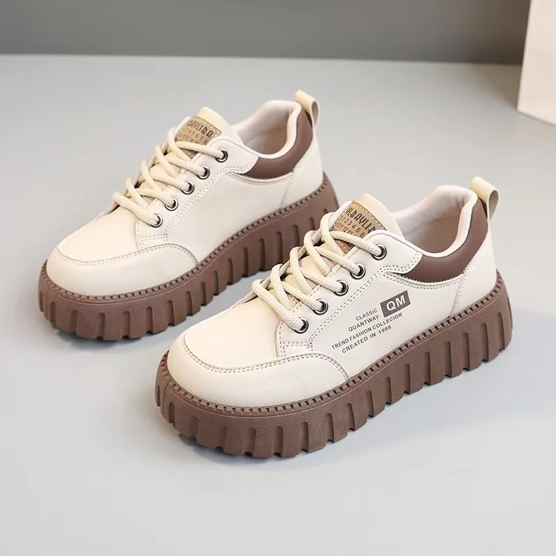 

2024 New Spring and Autumn Women's Fashion Thick Soled Casual Board Shoes with Leather Surface Anti Slip Soft Soled Sports Shoes