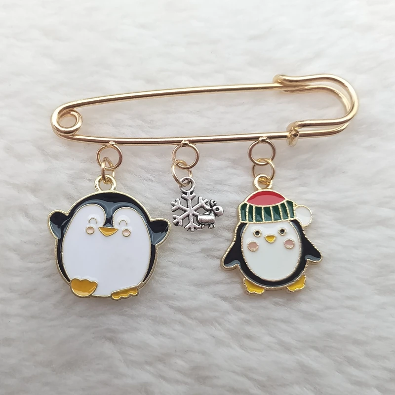 

Cute penguin brooch cartoon animal enamel pin denim shirt jacket backpack badge jewelry children girl metal brooch jewelry