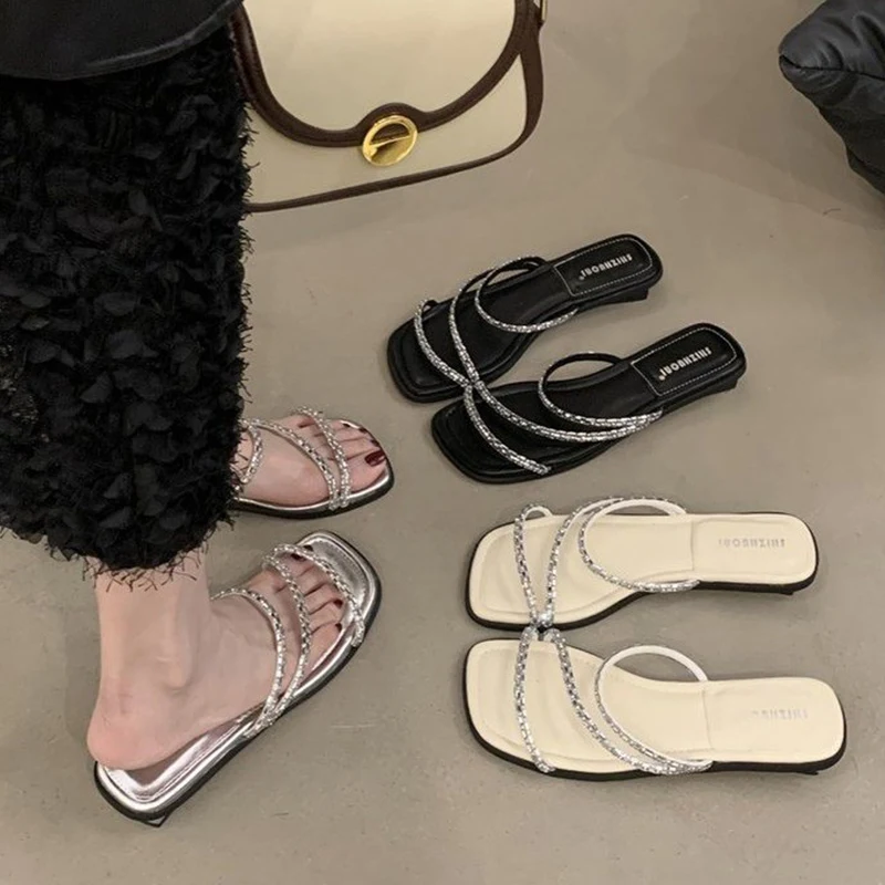 

Fashionable Flat Bottom Sandals Women's Summer Outdoor Wear 2026 New Style Match All Skirts Beach Slippers Fairy Wind Diamond