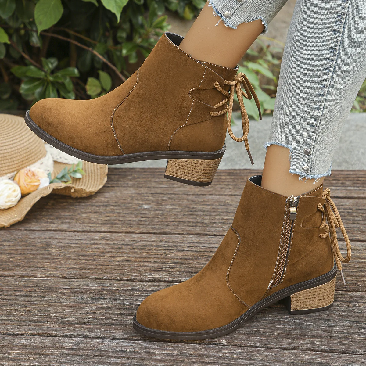 

New large-sized fashionable suede short top with a back tie, simple, chunky heels and round toe fashion boots for export