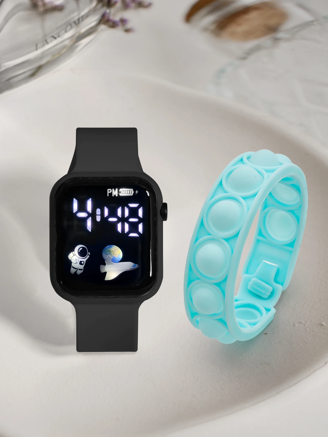 2 Stuks Kinder Slim Horloge Armband Eenvoudige En Modieuze Student Outdoor Sport Elektronisch Horloge Cadeau Voor Jongens En Meisjes