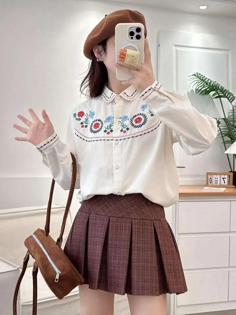 Japanische Süße Mori Mädchen Floral Stickerei Baumwolle Shirts Frauen Frühling Drehen Unten Kragen Langarm Casual Lose Bluse Tops