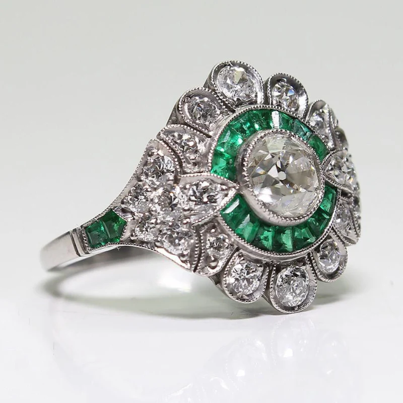 Classic palace style vintage diamonds inlay green gemstone circular ring charms sparkling rings for women wedding jewelry