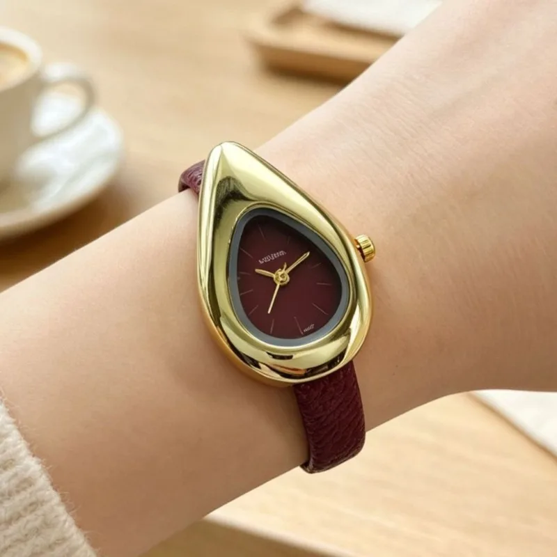 New Arrive Design Ladies Watch Irregular Dial Quartz Watch for Women Retro Soft Leather Strap Wristwatch Female Dress Clock Gift