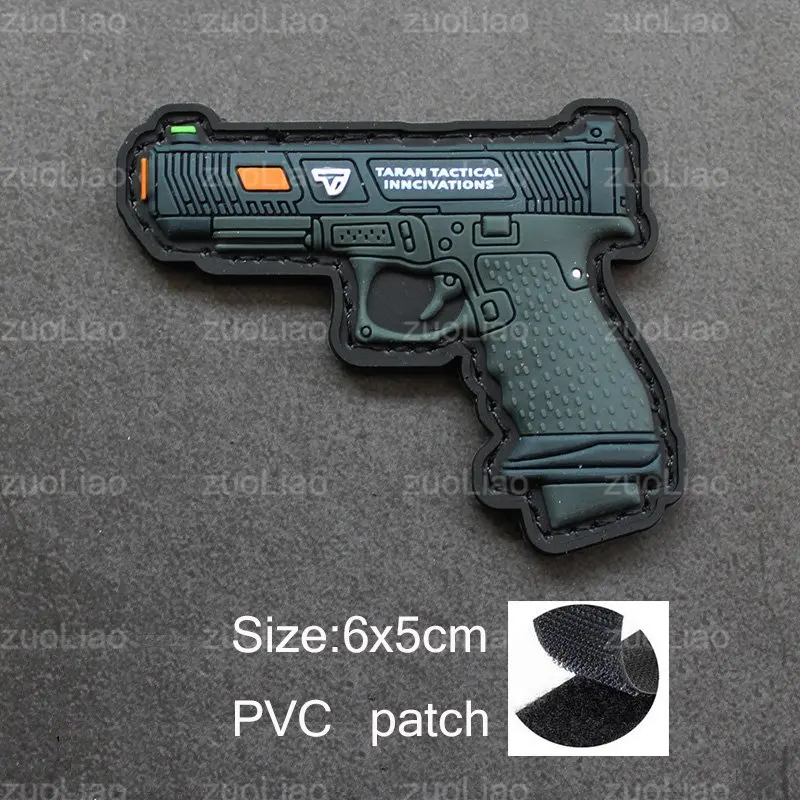 Q-Version Waffe 3D PVC Silikon Moral Armband Taktisches Armband Helm Aufkleber Mini Abzeichen Kampf für Rucksack Jacken Kleidung