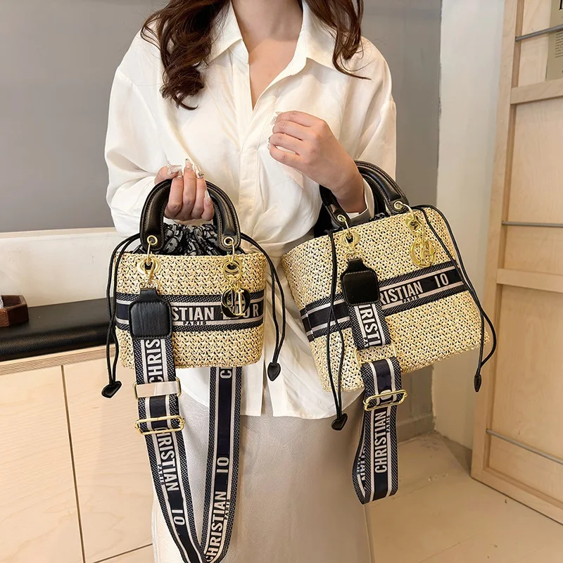 

Elegant Mini Female Bag Handbag Portable Clutch Bag Versatile Luxury Design For Women Purse