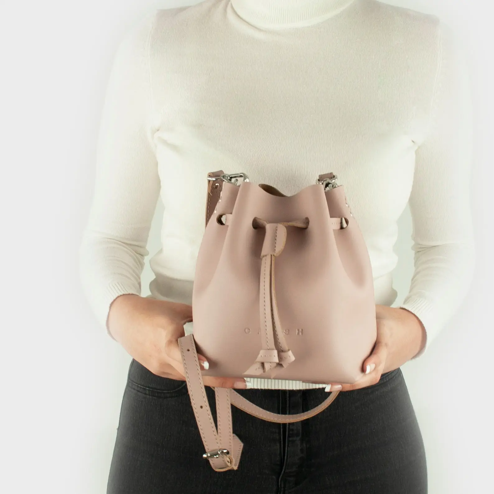 

NGGU Fashionable Shoulder Bucket Bag - High-Quality Handmade Leather Crossbody Bag