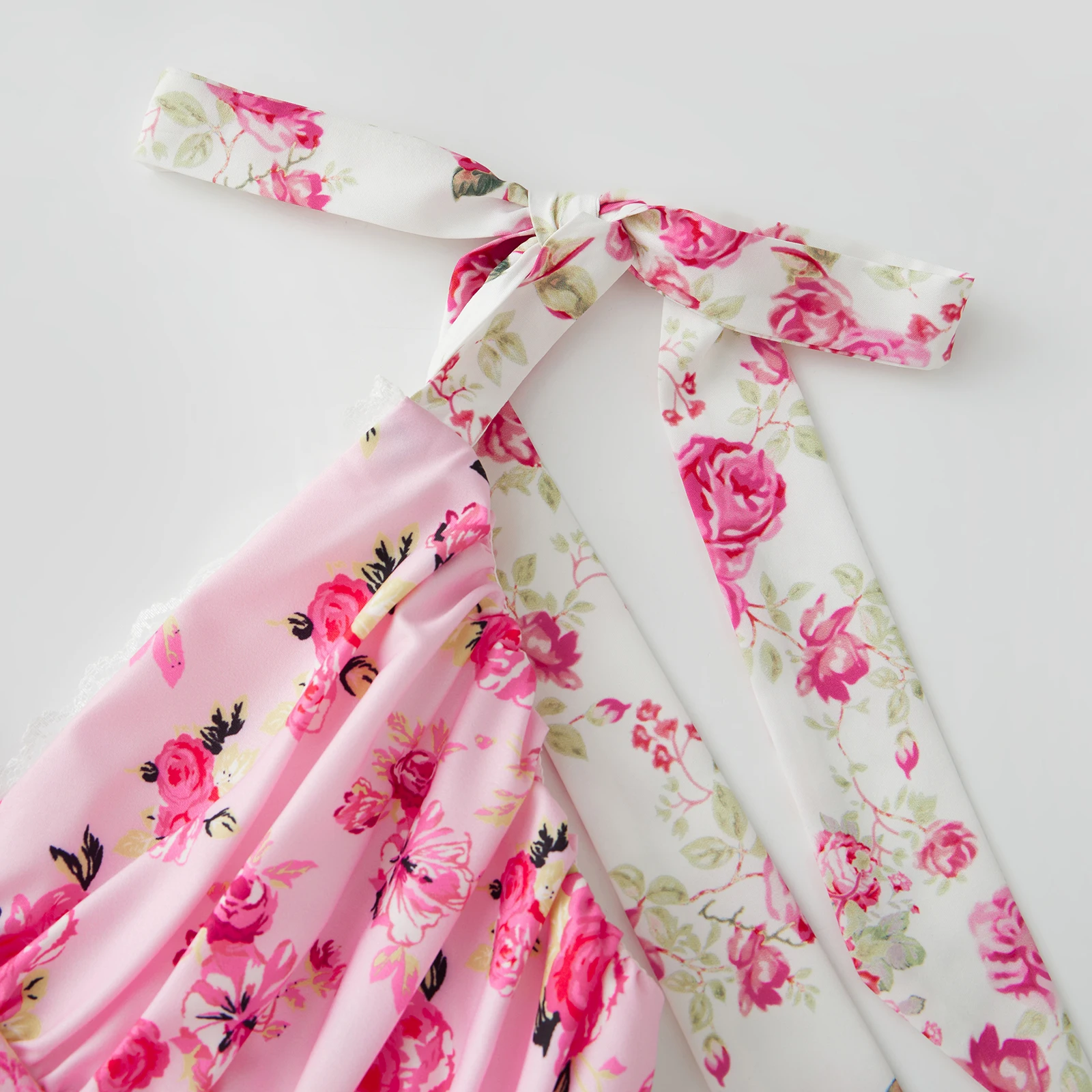 Abito da donna senza maniche in pizzo patchwork floreale con scollo a V profondo, cravatta con spalle scoperte, abito lungo con volant a strati