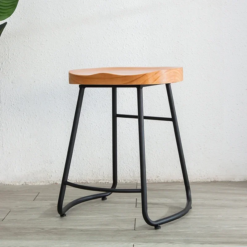 Sillas de Bar modernas y sencillas, taburete de hierro de patas altas para mostrador, asientos de madera maciza, silla de cocina, escena versátil, muebles para el hogar