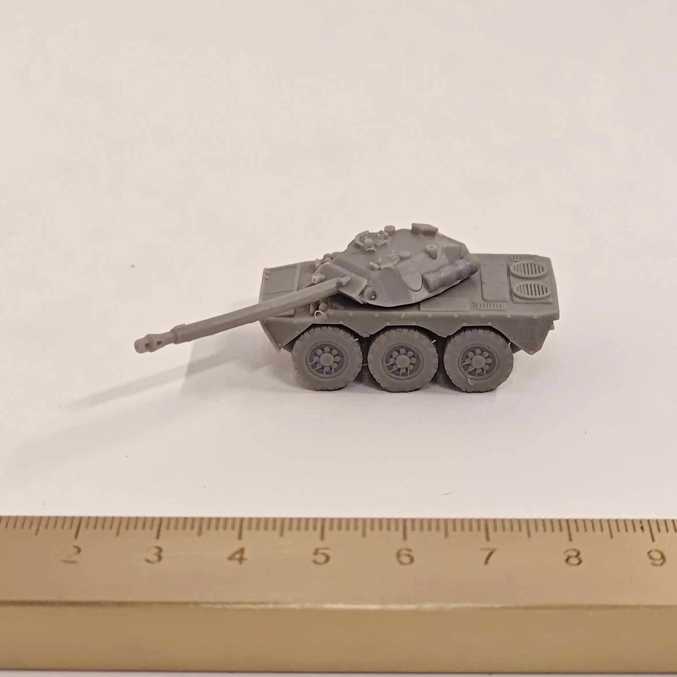 Kit de modèle de AMX-10 «réservoir à roues» à l'échelle 1/144