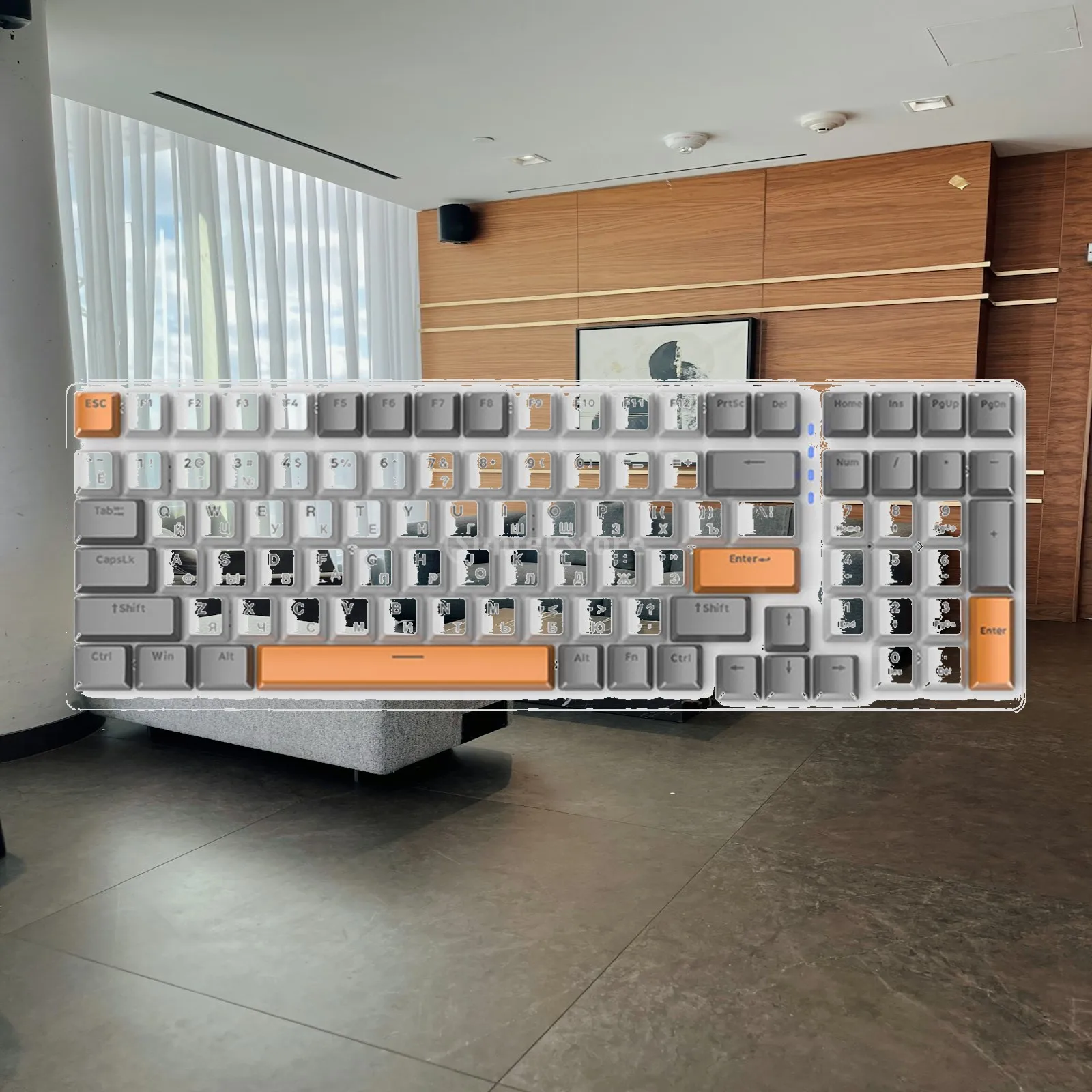 Teclado Mecânico Russo Portátil RGB com Interface Tipo C, Modo de Retroiluminação, Plug and Play, 100 Teclas, Ergonômico e Durável para PC e Laptop