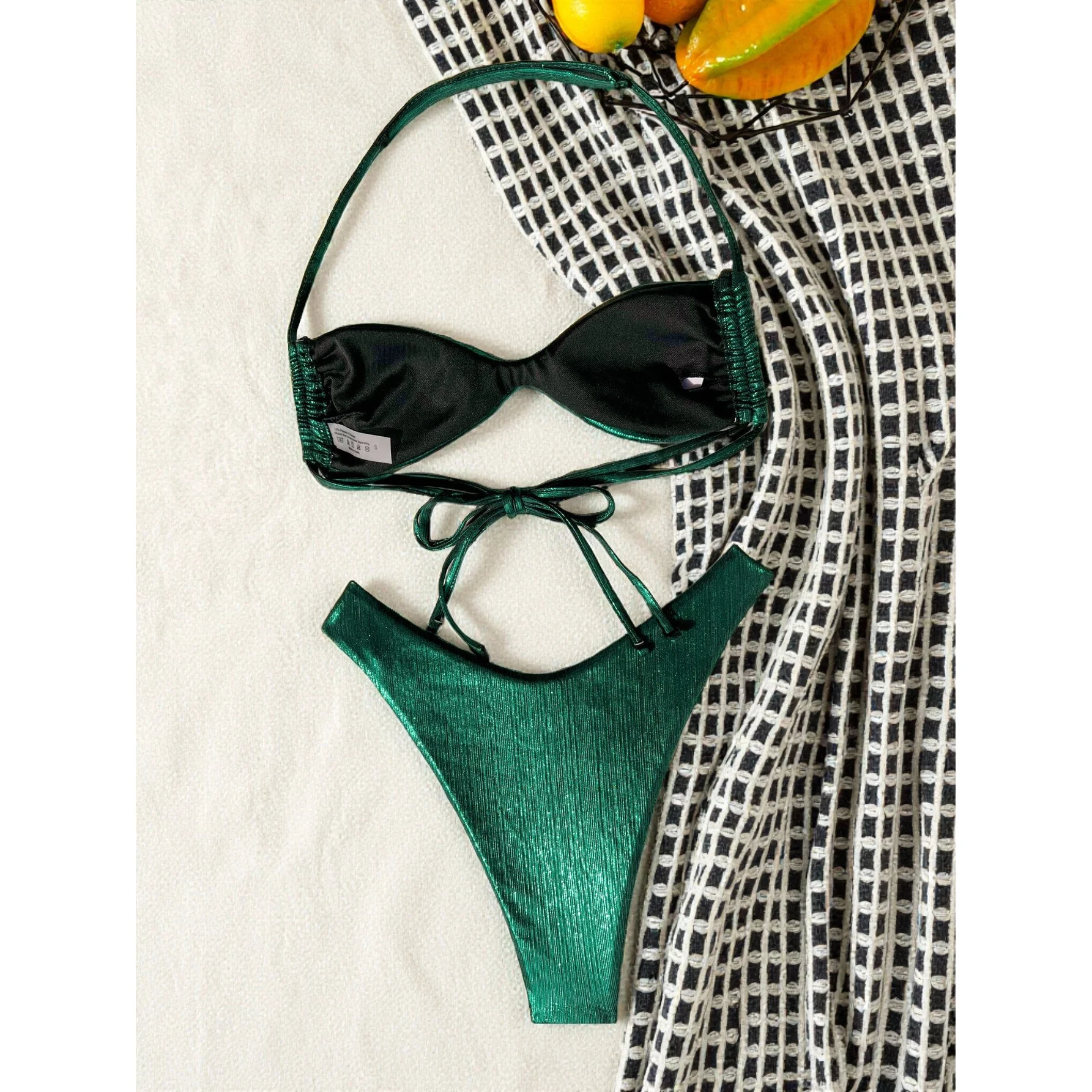 Bikini mit Rüschenbesatz, Neckholder-Ausschnitt und hohem Beinausschnitt, Damen-Badeanzug, zweiteiliges Bikini-Set, gepolsterter Badeanzug, Badebekleidung, Modell V7086. – Detail 5