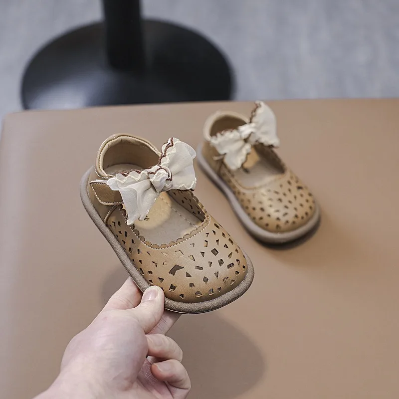 Chaussures d'été en cuir décontractées pour bébés filles, style britannique, nœud découpé, princesse, semelle souple Love, chaussures légères pour bébés et tout-petits